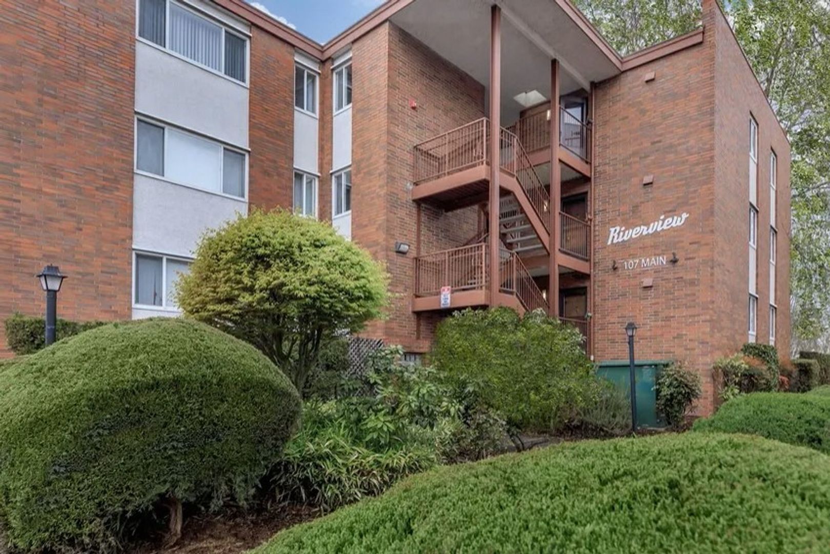 Renton Apartment: 107 Main Avenue South