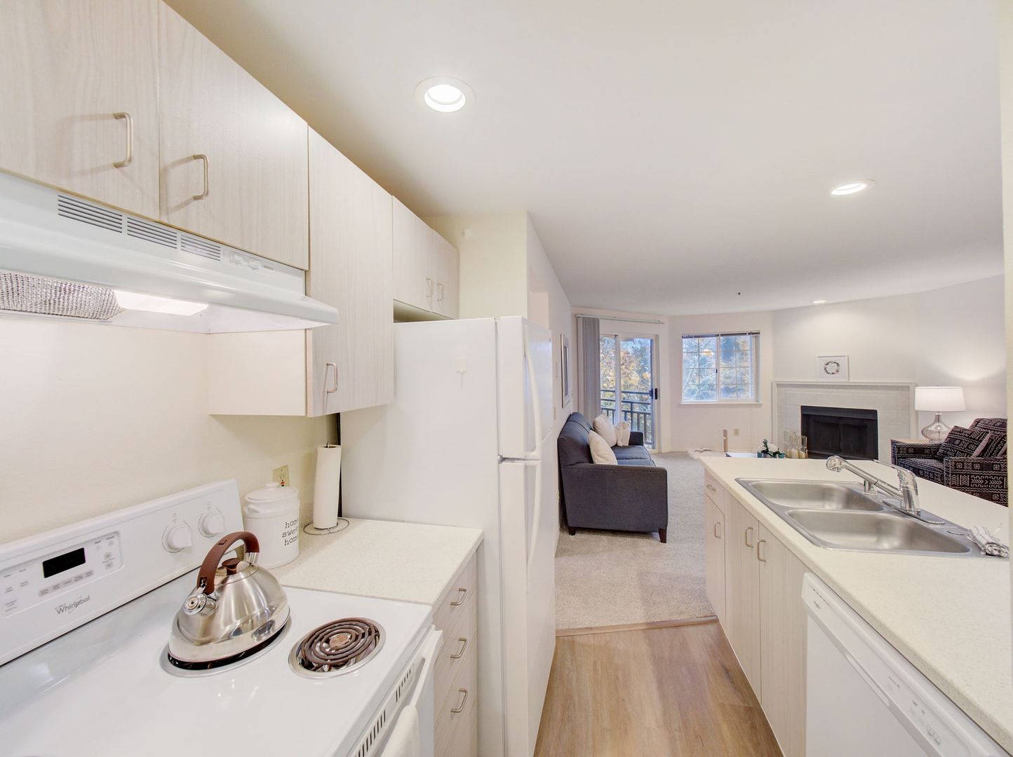 Redmond Apartment: 9200 Redmond Wdnvll Rd NE