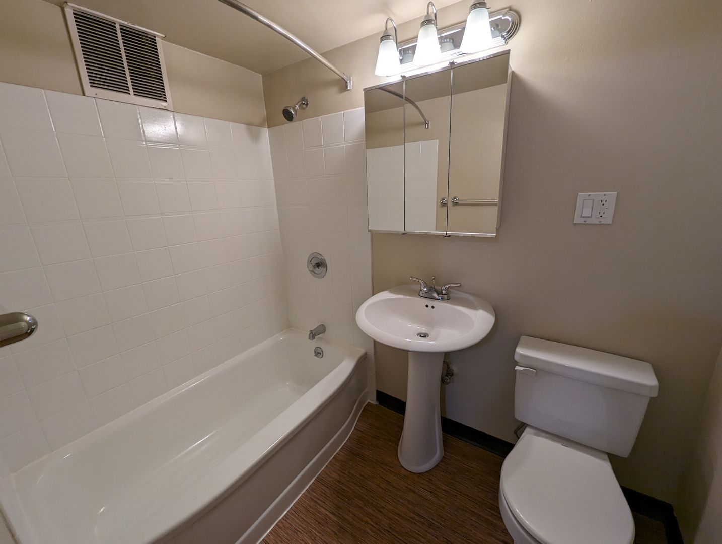 Seattle Apartment: 1321 Queen Anne Ave. N.