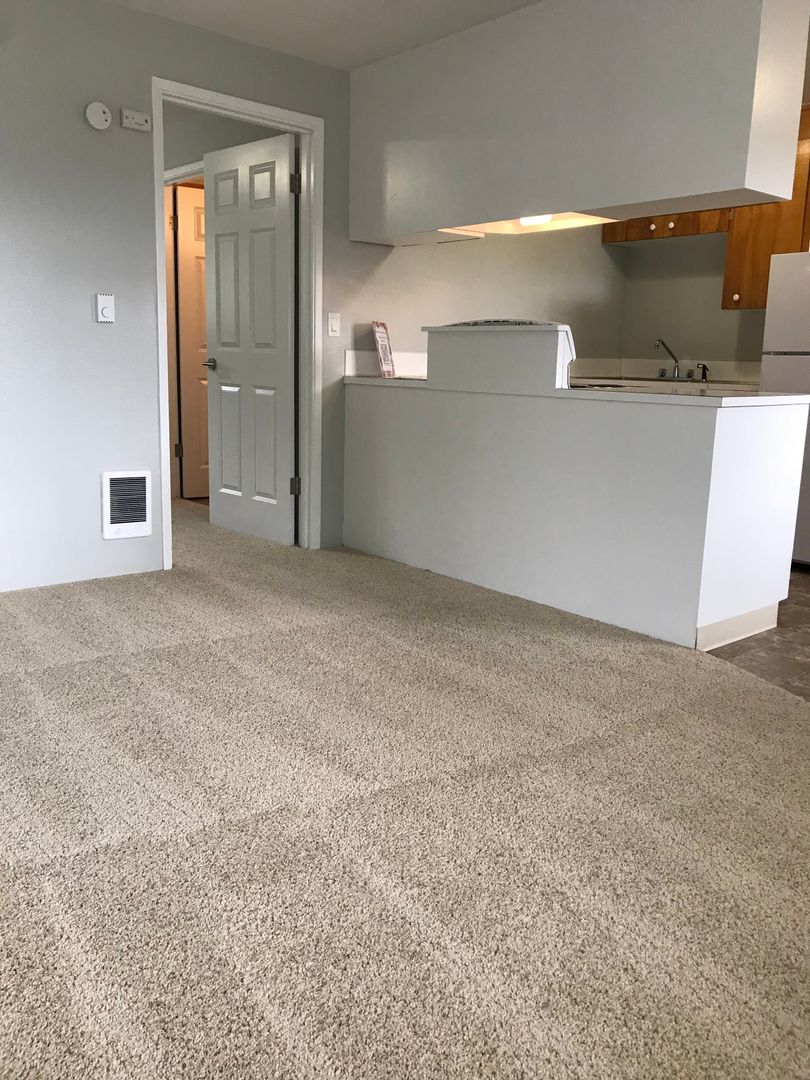 Shoreline Apartment: 20333 15th Avenue NE