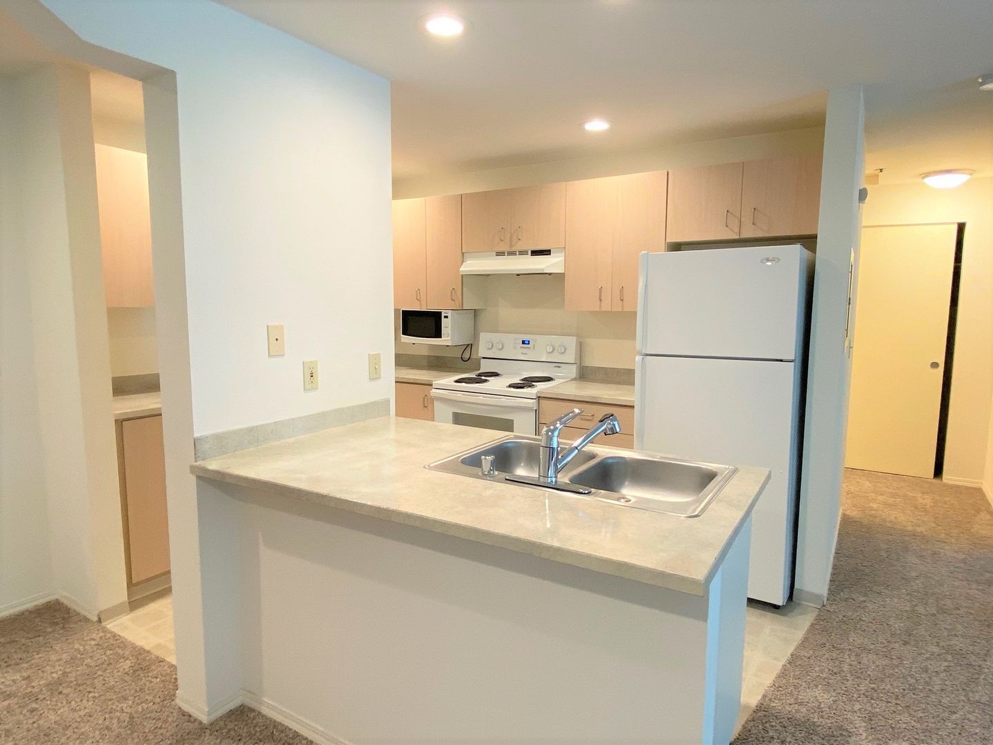 Redmond Apartment: 9200 Redmond Wdnvll Rd NE