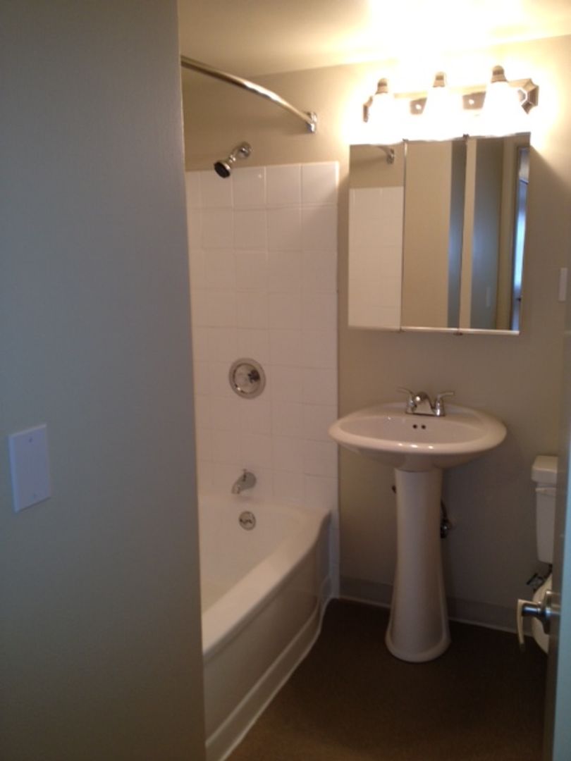 Seattle Apartment: 1321 Queen Anne Ave. N.