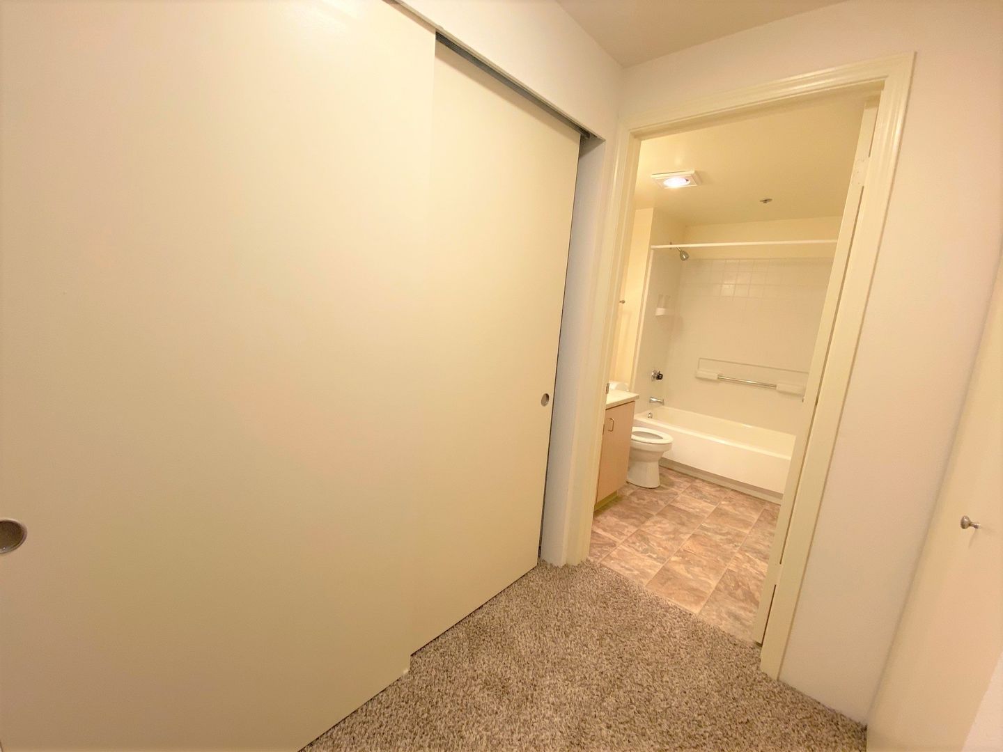 Redmond Apartment: 9200 Redmond Wdnvll Rd NE