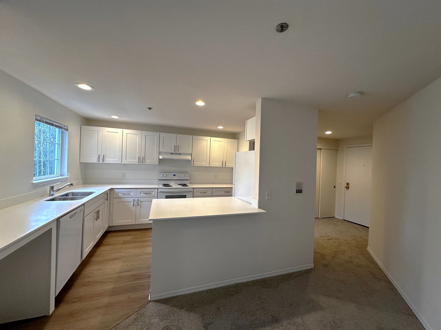 Redmond Apartment: 9200 Redmond Wdnvll Rd NE