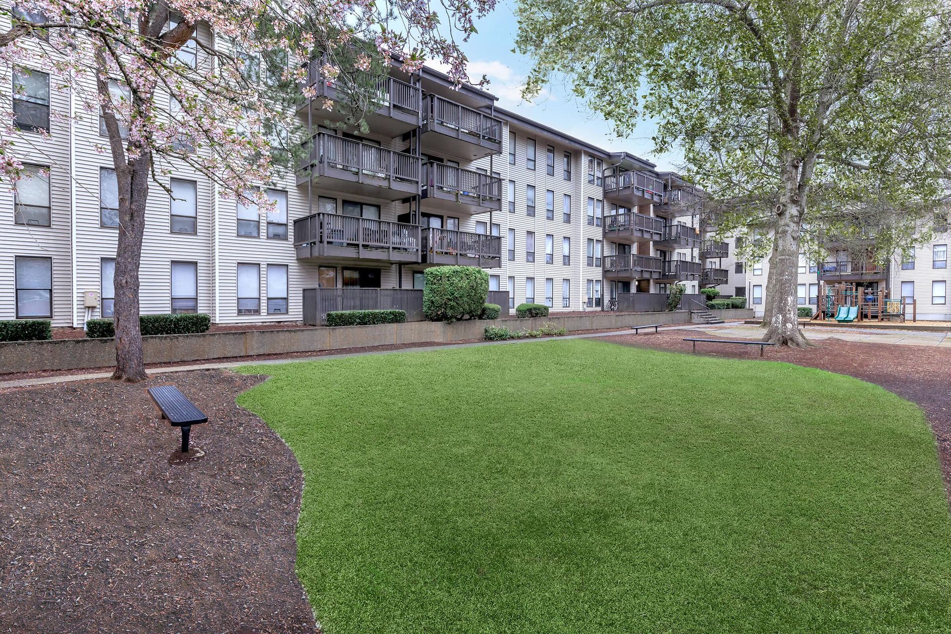 Kent Apartment: 10433 SE Kent Kangley Rd