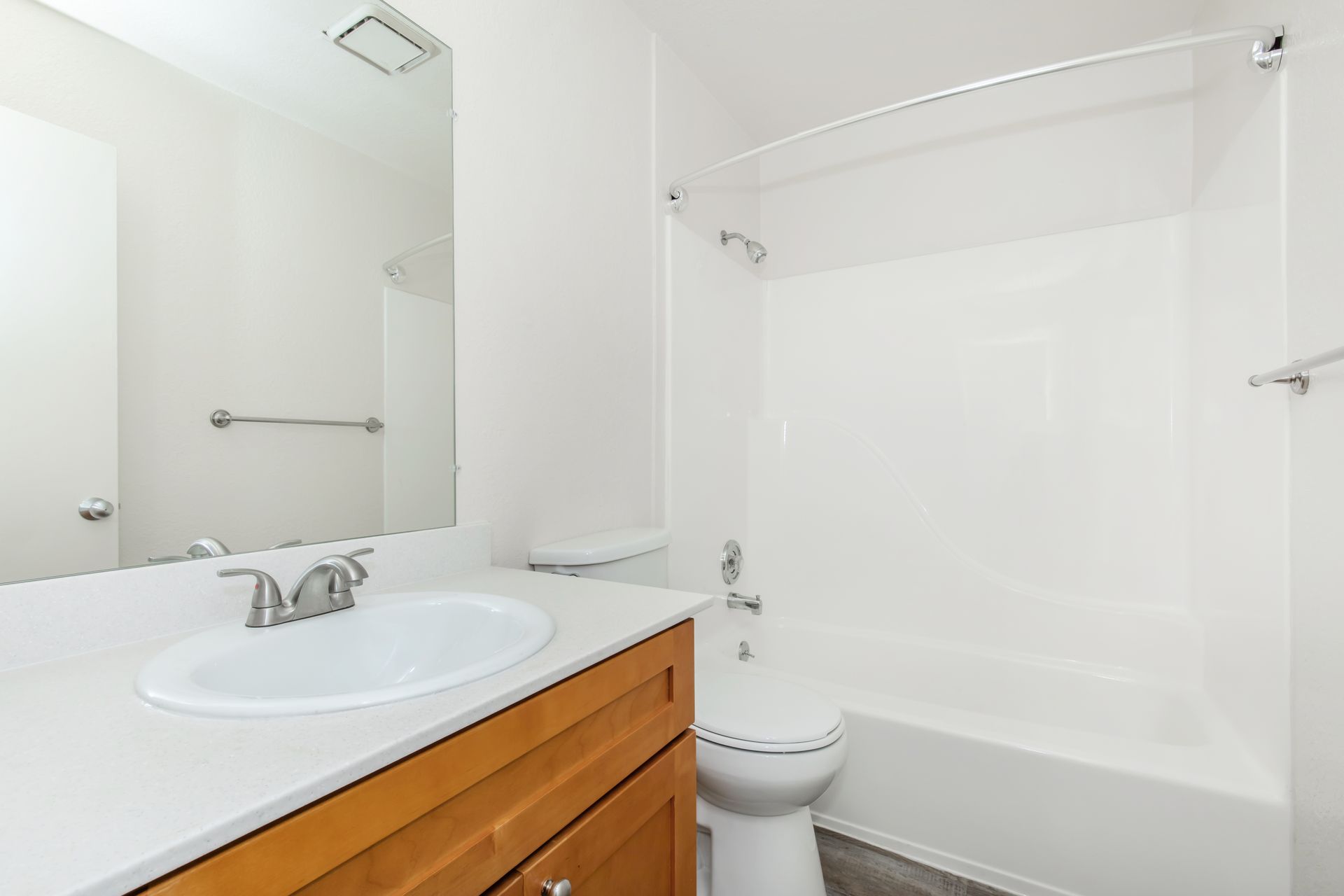 Redmond Apartment: 8920 Redmond Woodinville Rd. NE