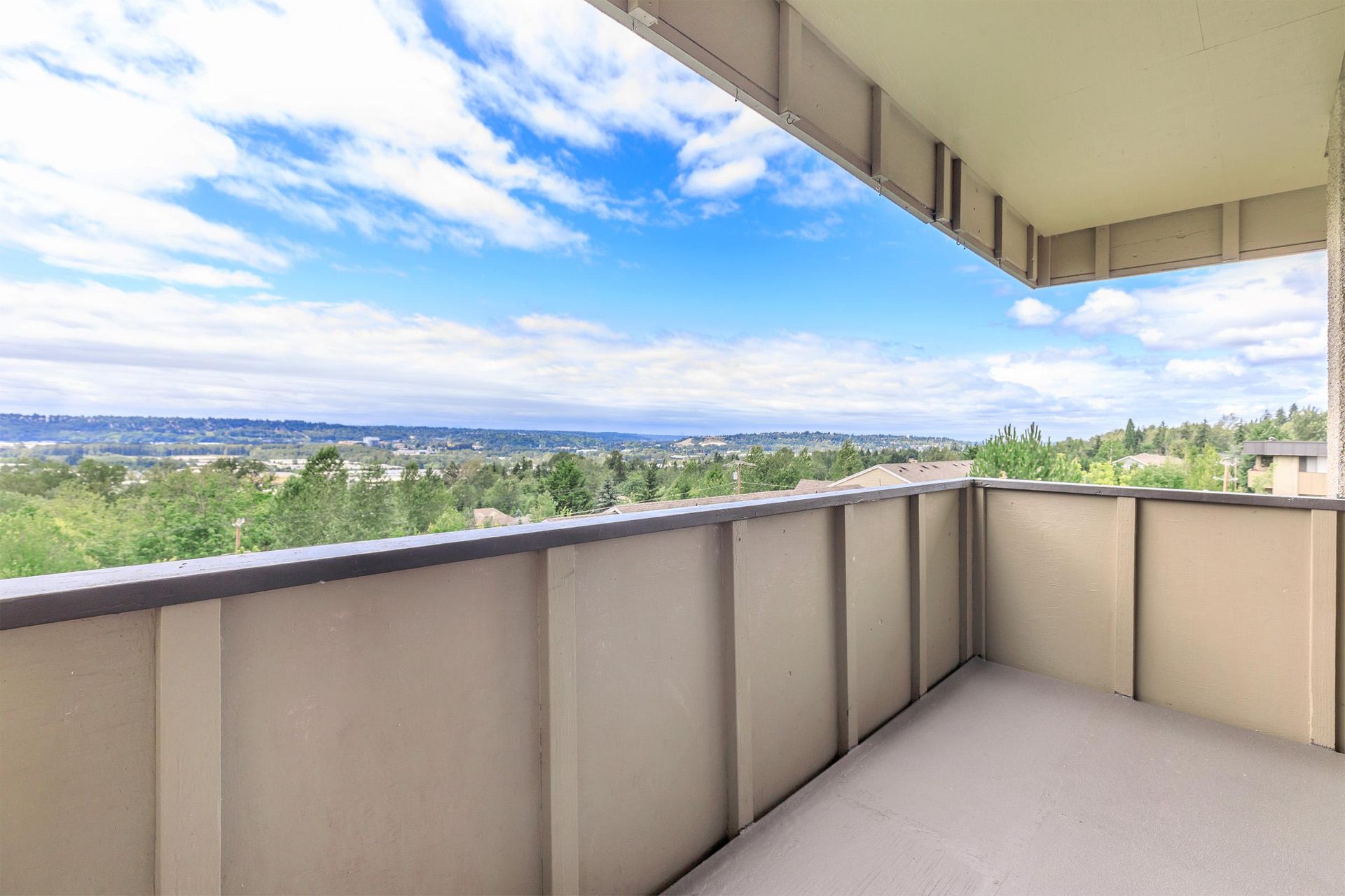 Renton Apartment: 10415 Southeast 174th St