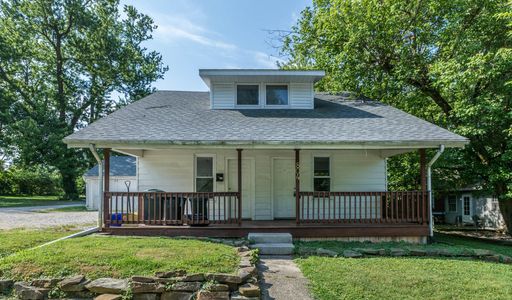 804 E 11th - 3Bed/2Bath - On-Site Parking Available! – photo 1