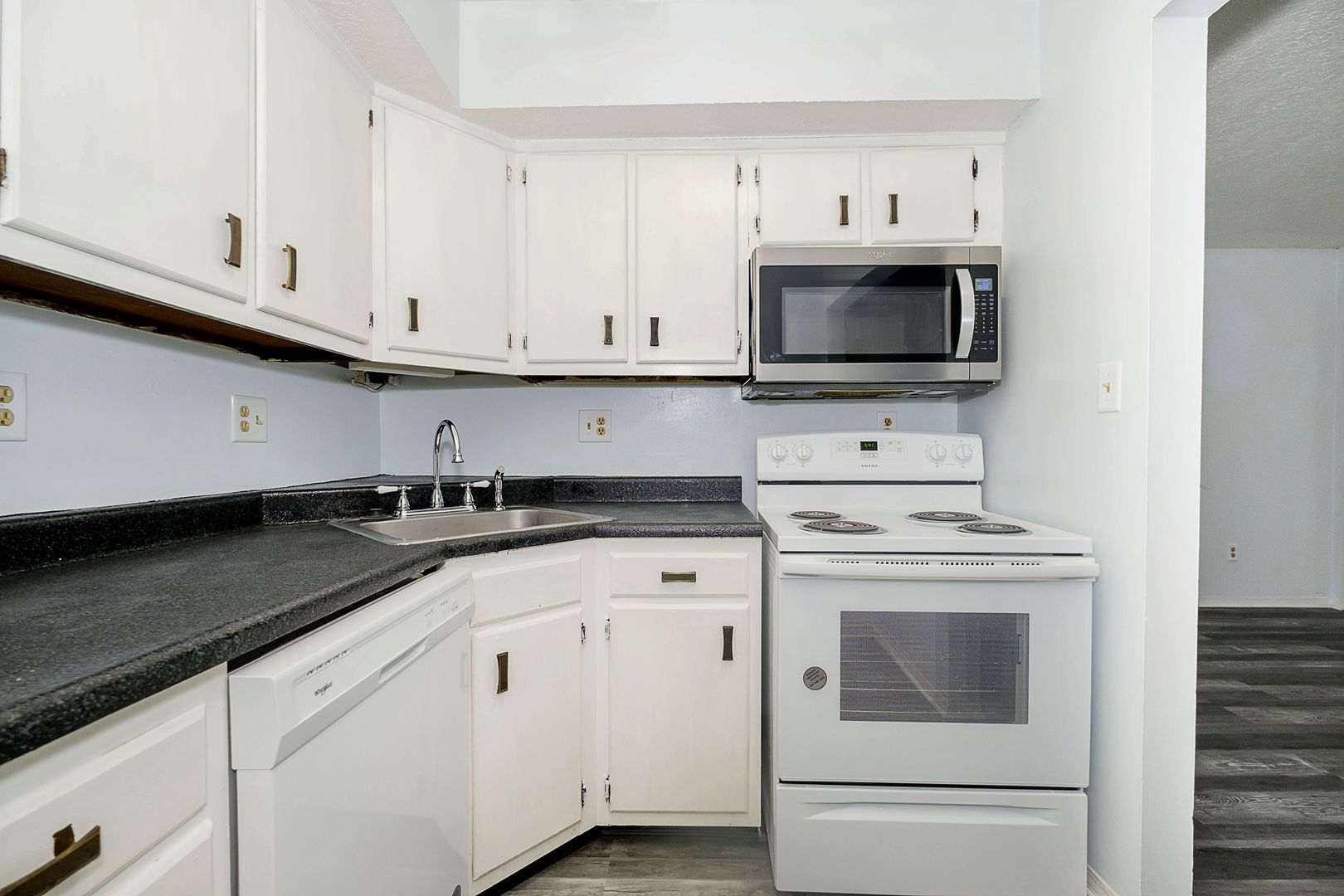 915 Muessing 1 Bed/1 Bath 850