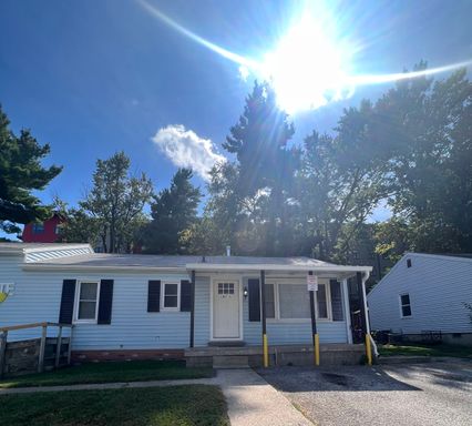 406 E 20th A - 5Bed/2.5Bath - Walking Distance to Memorial Stadium! – photo 1