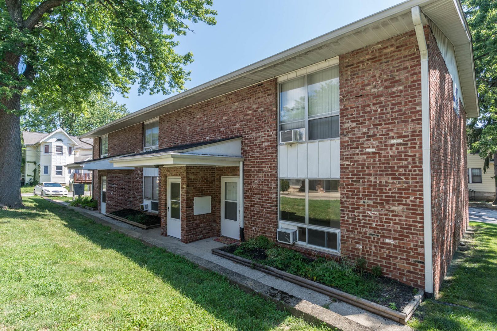 Bloomington Apartment: 413 E 8th