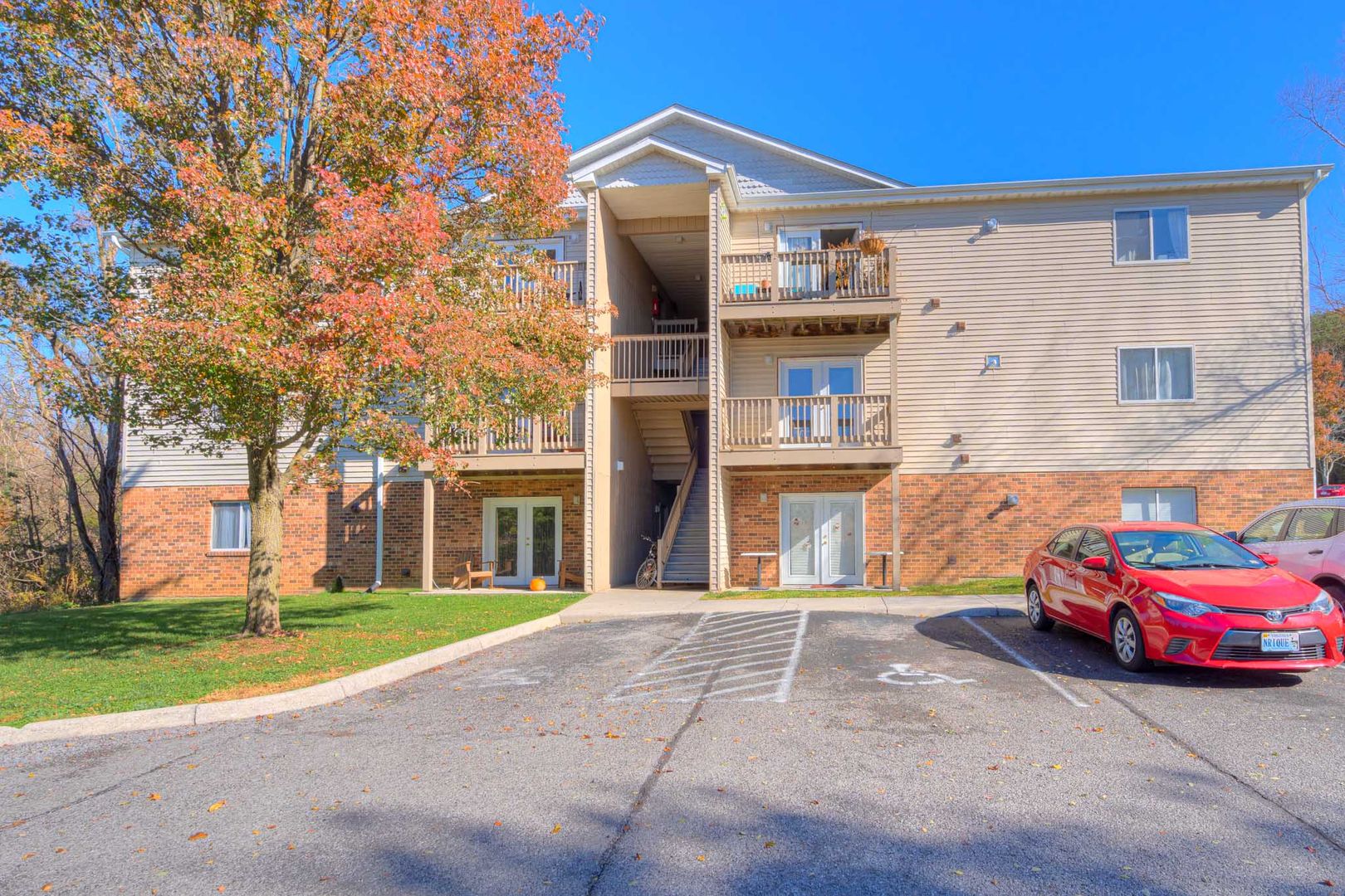 Blacksburg Apartment: 709-711 Giles Rd