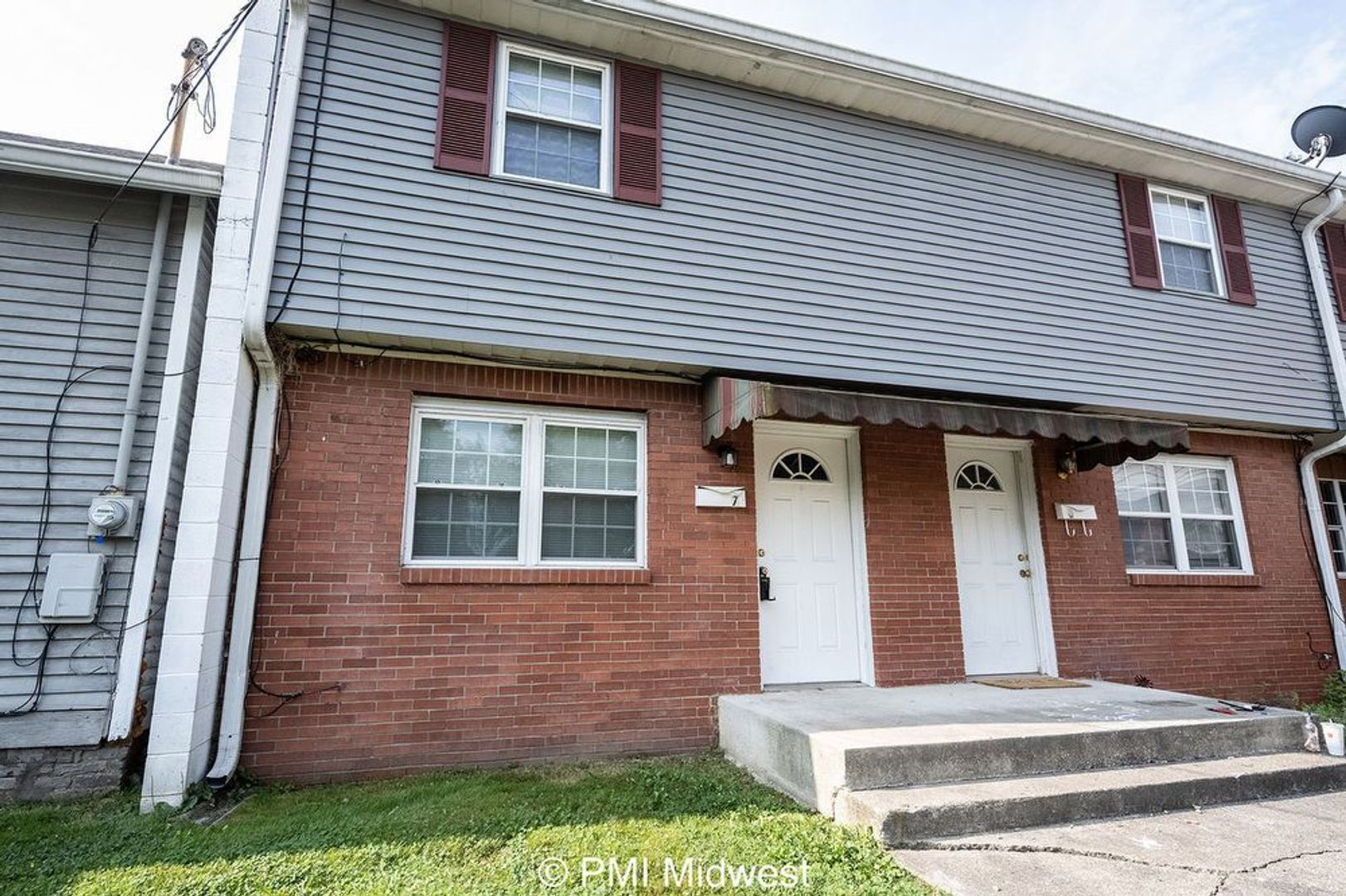 Franklin Apartment: 301 W Adams St.