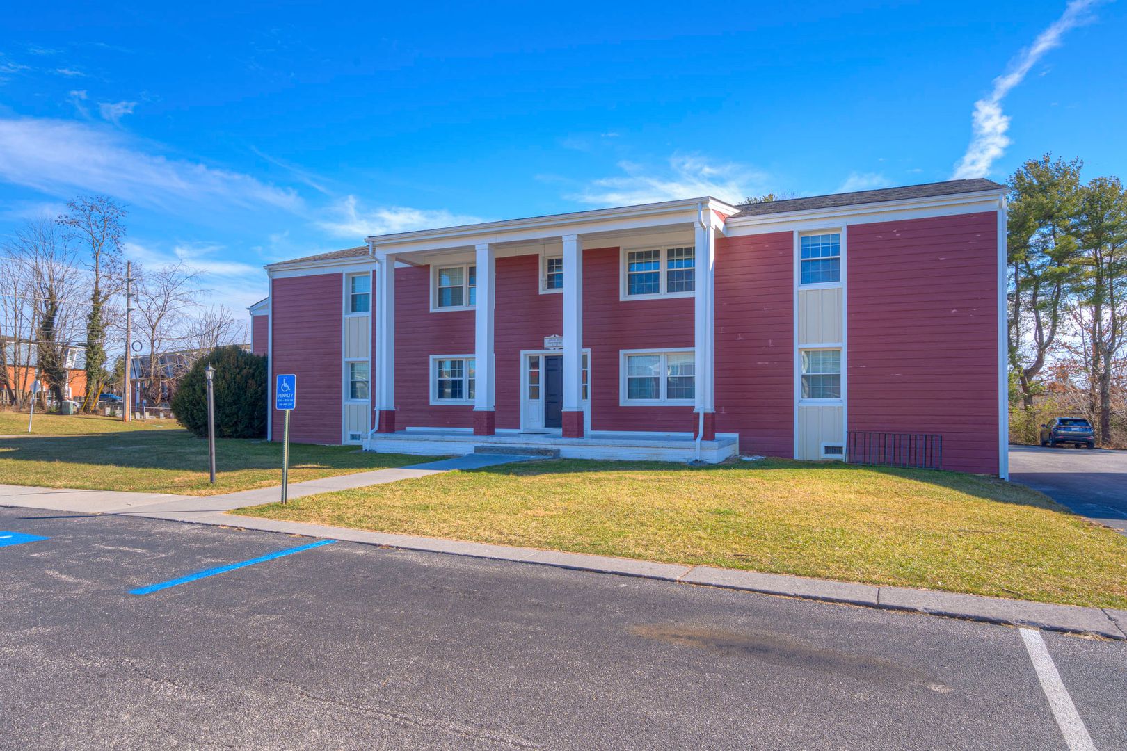 Carlton Scott Apartments 3 Bed/1.5 Bath