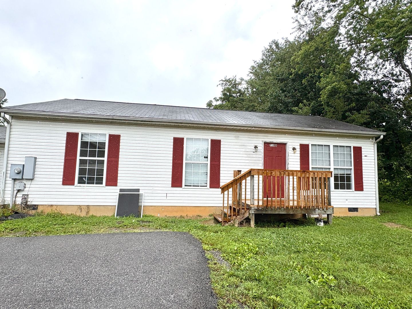 Blacksburg Apartment: 710 & 710A Roanoke Street