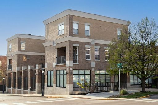 501 N. Walnut - Luxury Apartments - 4 Bed/3 Bath! – photo 1