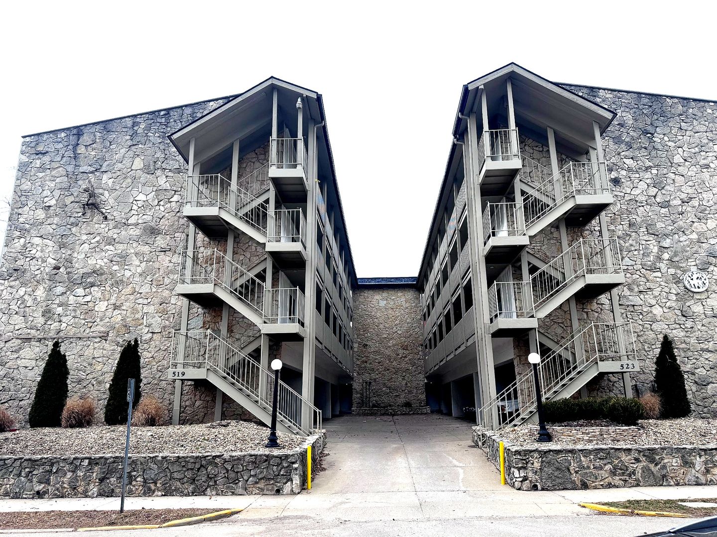 Bloomington Apartment: 519-523 N Lincoln St