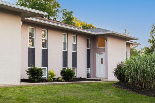 400-402 S. Henderson - 1 Bedroom with an Office Space! - Waived App Fees - $1000 Gift Card – photo 1