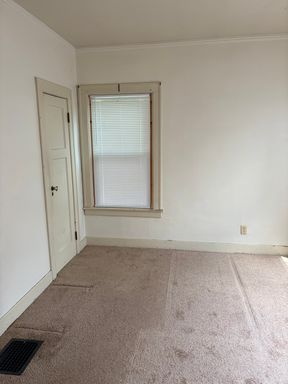 111 E Cottage Grove Unit A - 1 Bed/1 Bath Duplex - Close To Campus! - SUBLEASE – photo 1