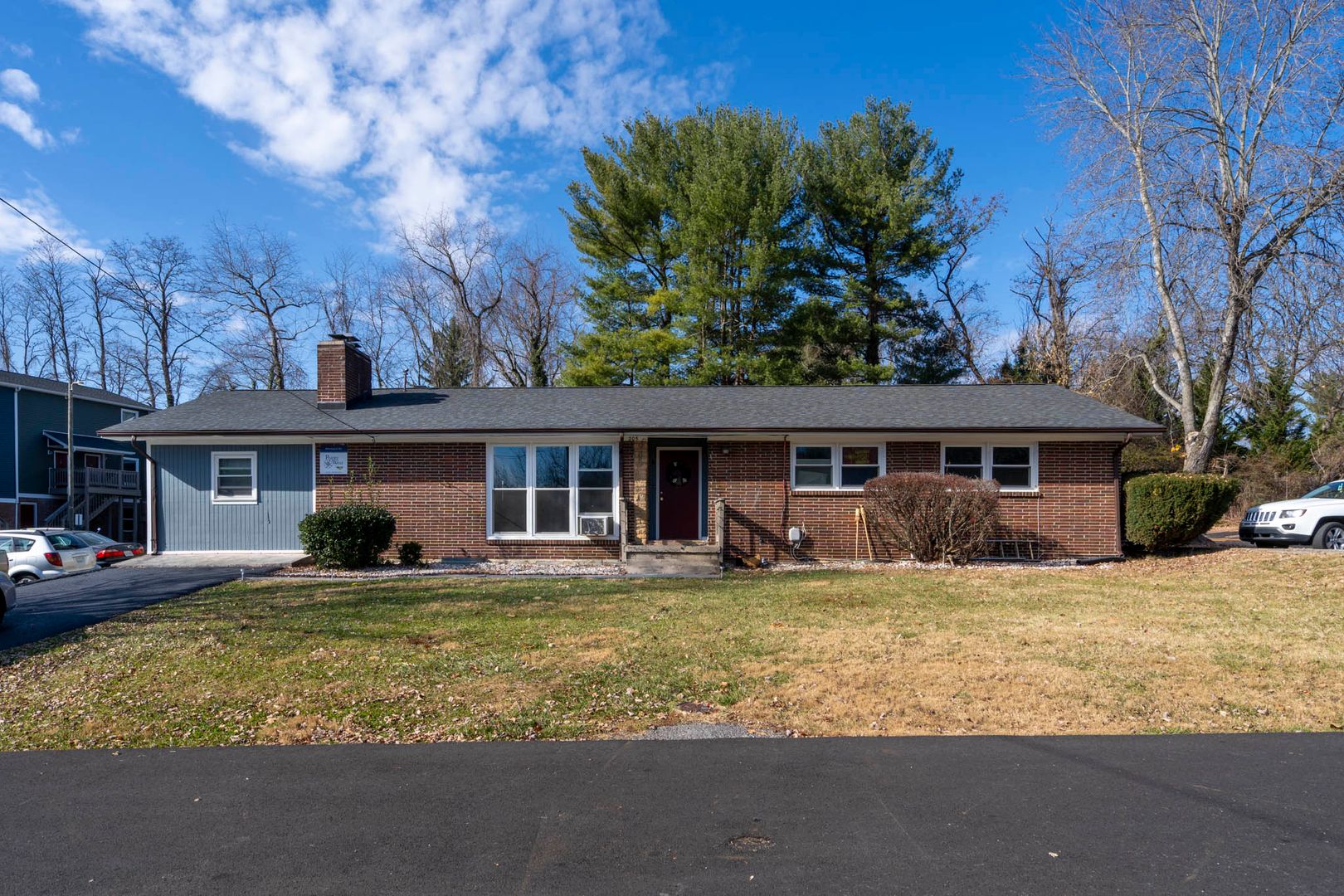 Blacksburg Apartment: 203, 205, 209 Tee St