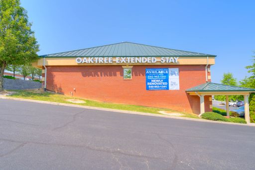Oak Tree Apartments | 2 Bed 1 Bath | 1 year lease – photo 1