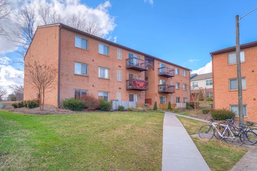 Pack Place | Walk to Campus | 3 Bed 1 Bath – photo 1