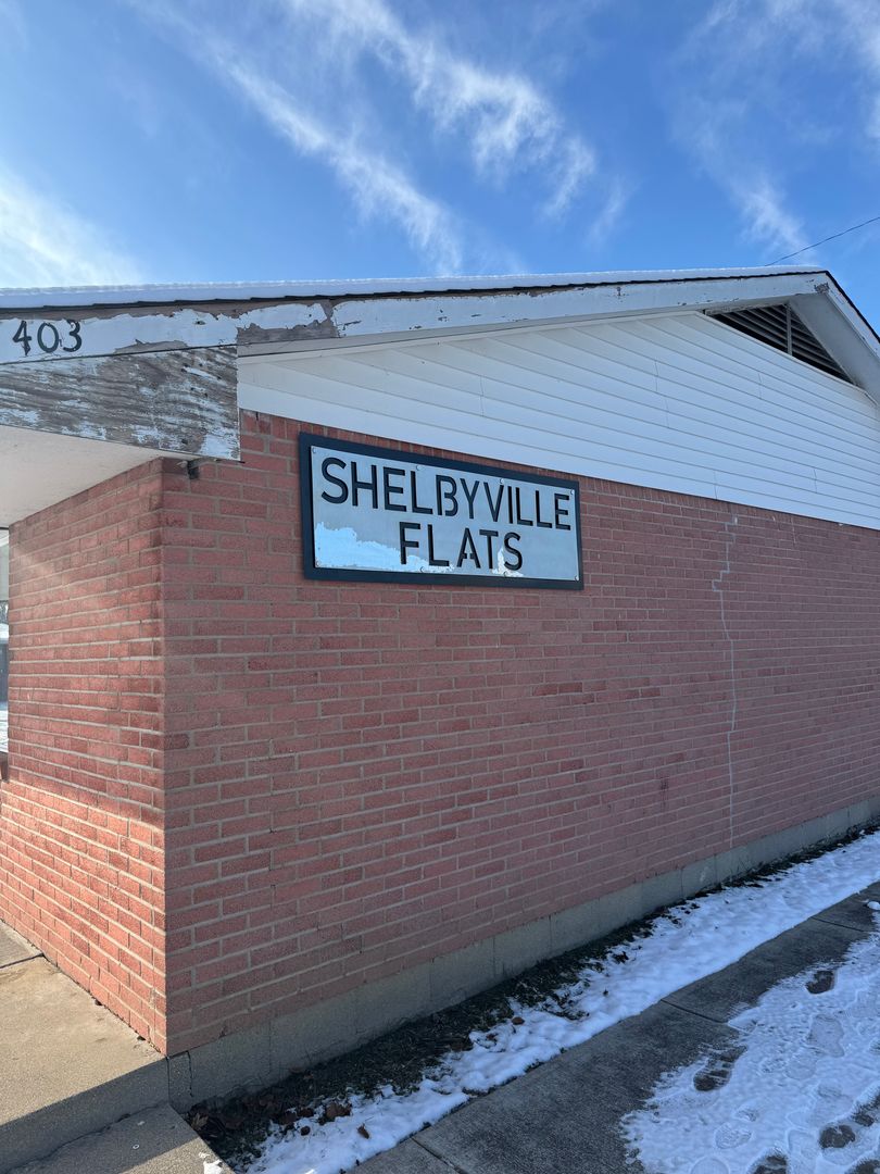 Shelbyville Apartment: 403 E Washington St