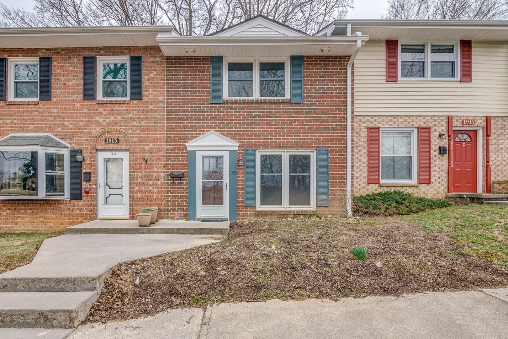 Blacksburg House: 1915 Sussex Road