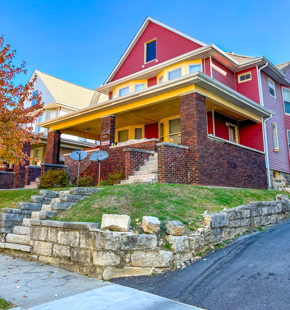 Bloomington Apartment: 318 N College Ave.