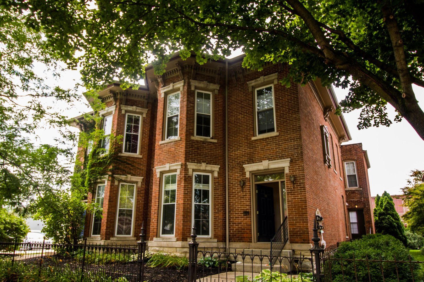 Lafayette Apartment: 817 Ferry Street