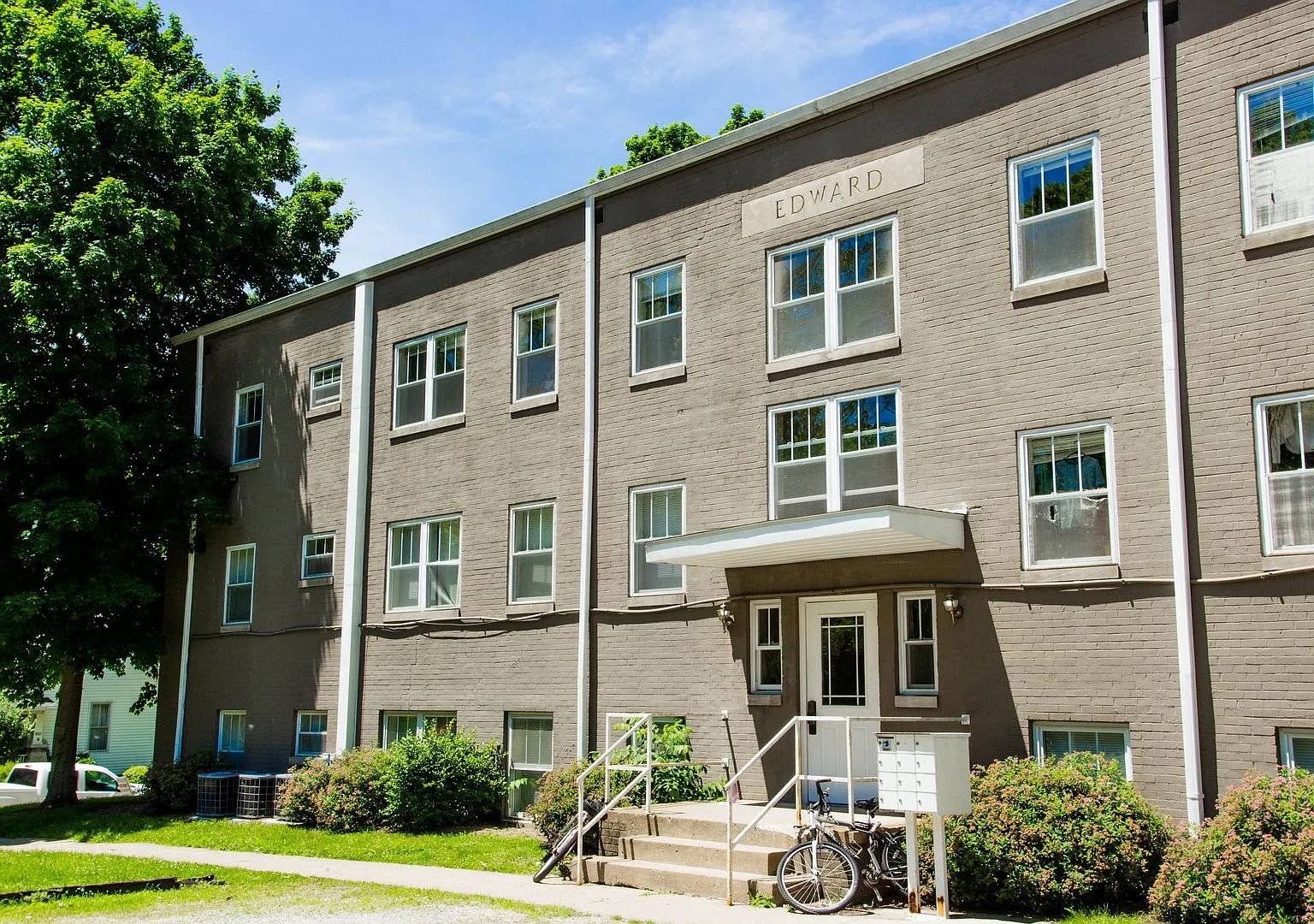 Bloomington Apartment: 809 S. Henderson St.