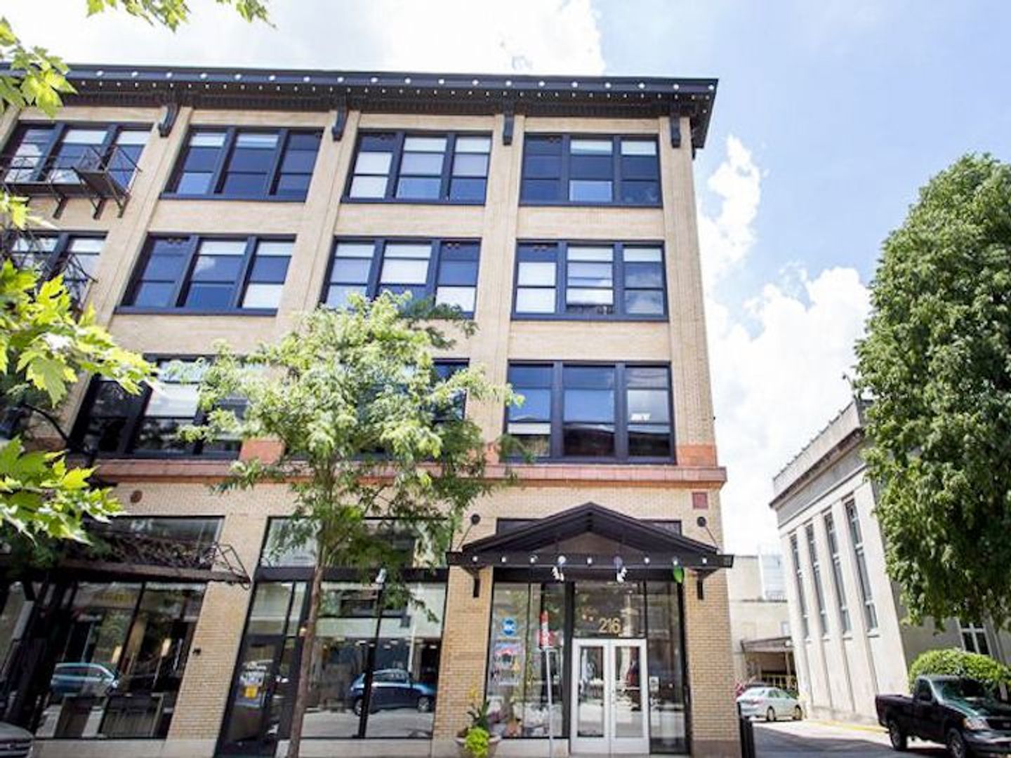 Lafayette Apartment: 216 North 4th Street