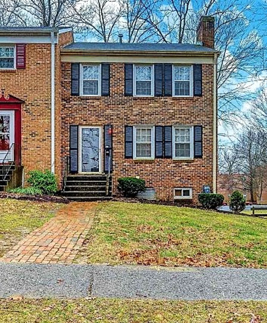 Blacksburg Townhome: 120 Canterbury Ct