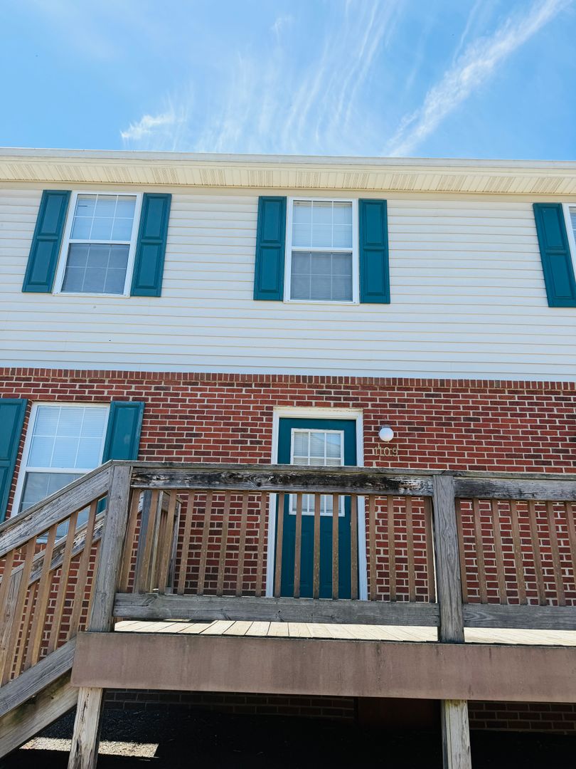 Radford Apartment: Lawrence Street