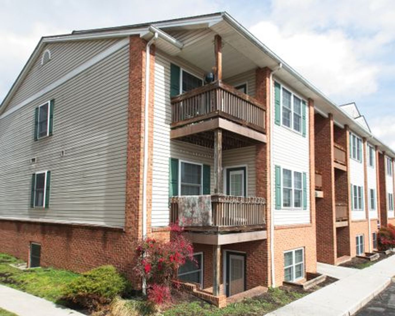 Radford Apartment: 1100 Calhoun Street