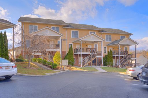 Bennett Hill | 1 Bed 1 Bath | Available for the 2027-2028 Lease Term – photo 1