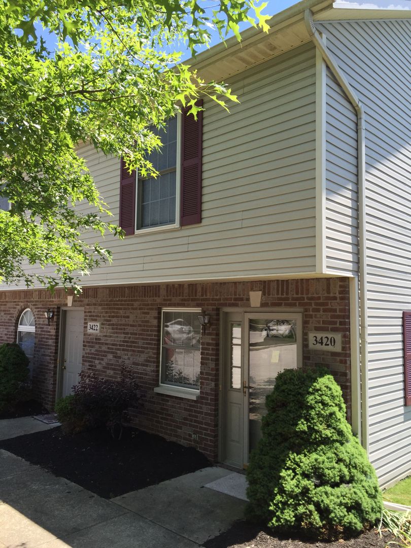 Bloomington House: 3420 S Oaklawn Circle