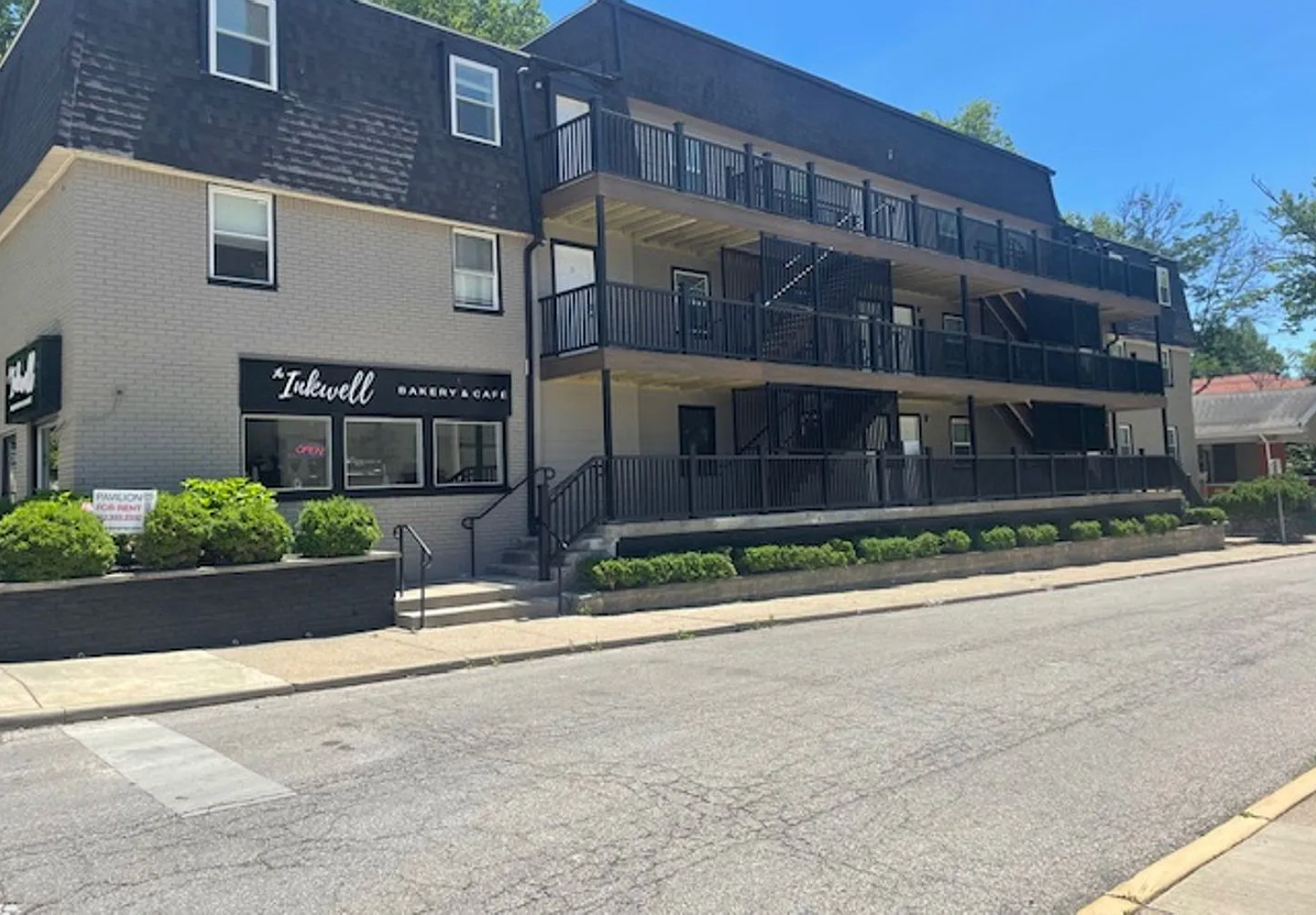 Bloomington Apartment: 401 S. Woodlawn Ave.