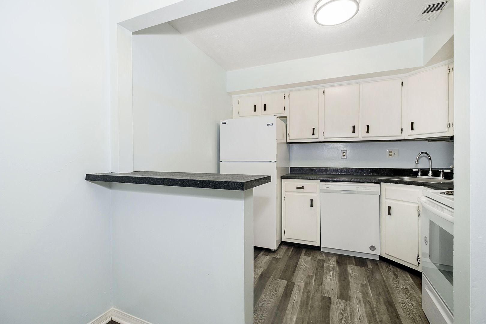 915 Muessing 1 Bed/1 Bath 850