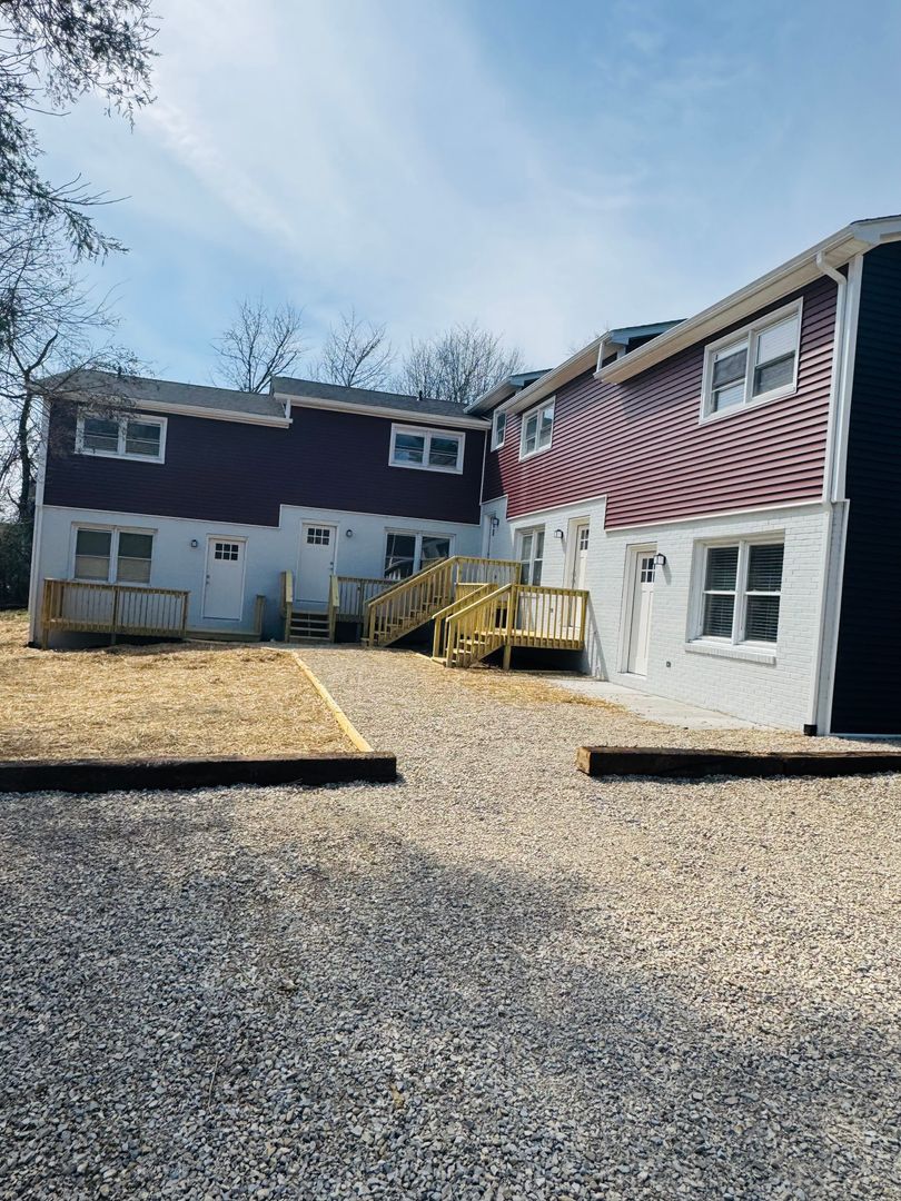 Blacksburg Apartment: 105 Tee Street