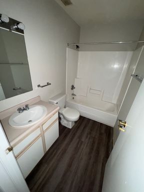 *ONE FREE MONTH OF RENT*. 550 Fletcher - 203 - 2 bed/1.5 Bath – photo 1