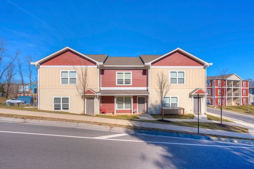 The Landing at Stonegate - 3 Bed/3 Bath Townhouse Available for the 27/28 Lease term – photo 1