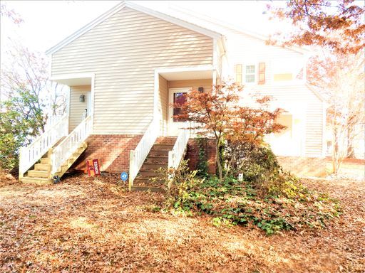 1 Bed 1 Bath Rental at 305 Chowning Pl, Blacksburg, VA – photo 1