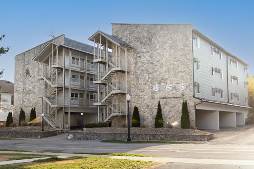 1 Bedroom/1 Bathroom unit #2 - Walking Distance to Campus! - Lease Release – photo 1