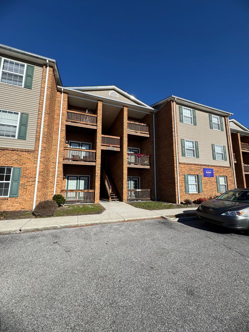 Radford Apartment: 1200 Clement Street