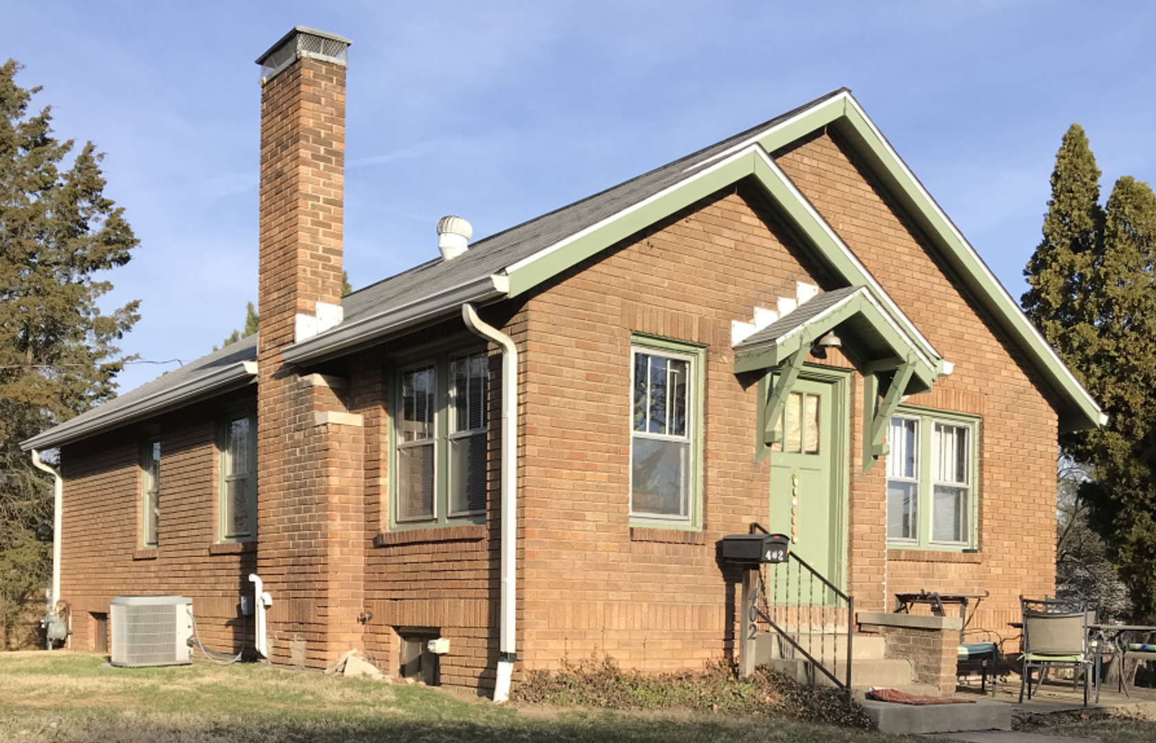 Bloomington House: 402 S Eagleson Ave.