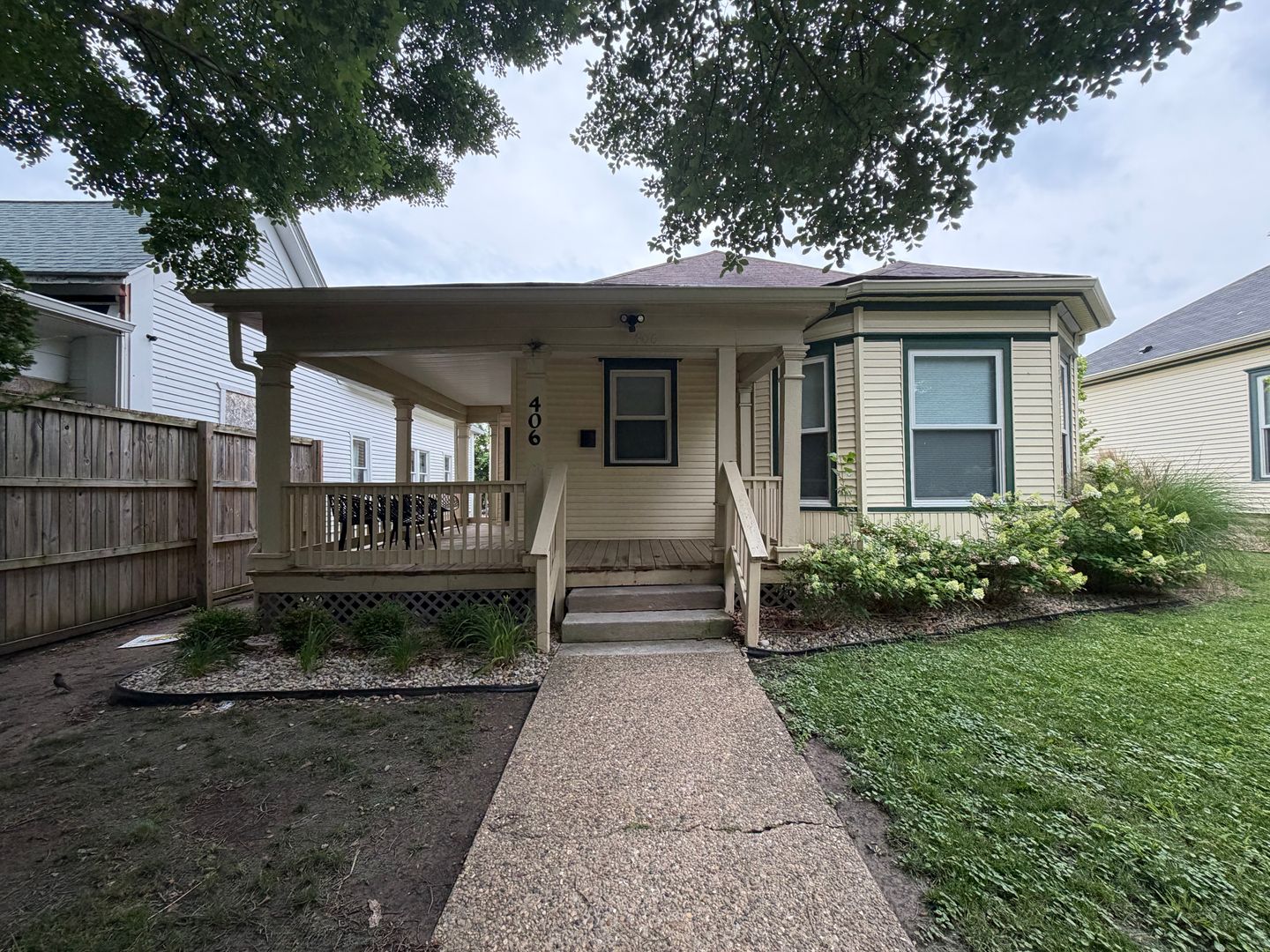 Bloomington House: 406 E 6th St