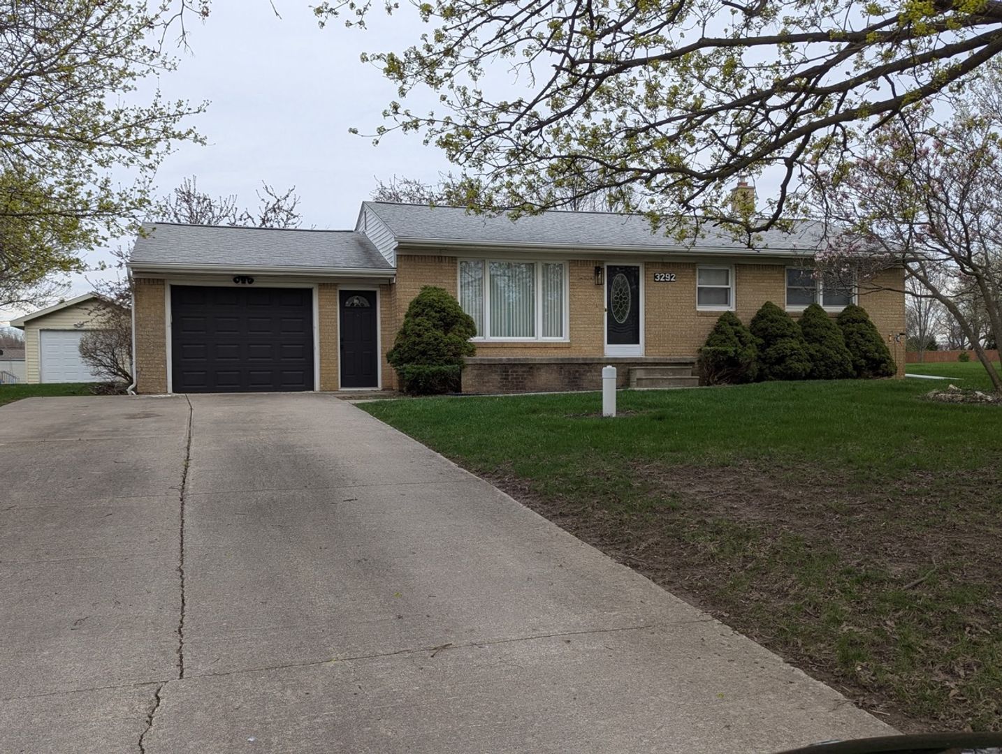 Grand Blanc House: 3292 Frederick St.