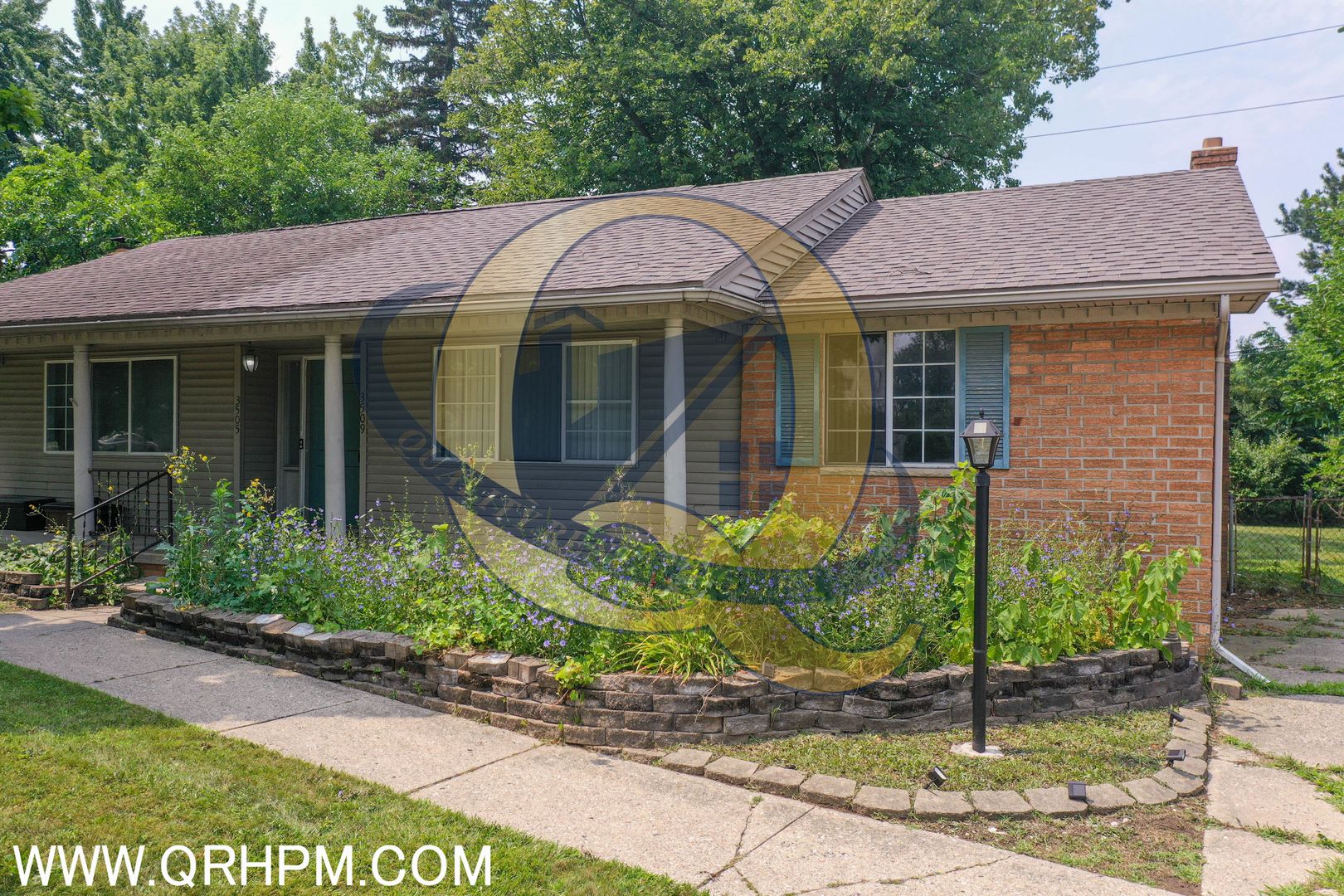 Flint House: 3509 Ridgecliffe Dr