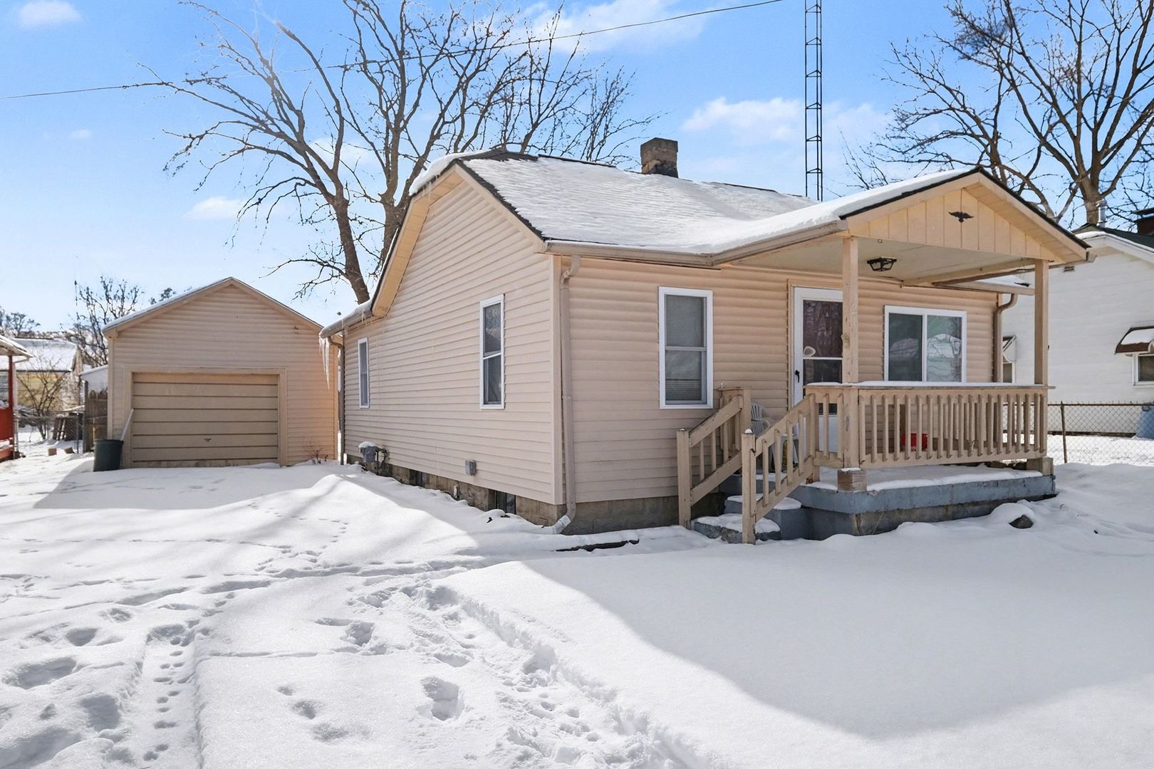 Flint House: 1121 W. Boatfield